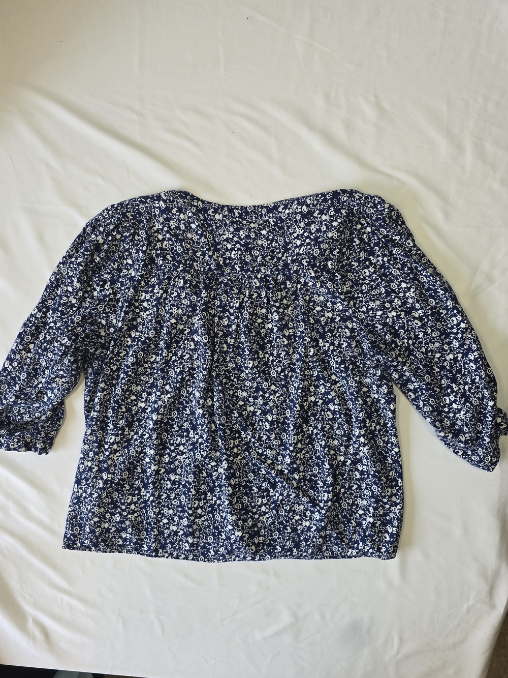 JNY Jones New York Dark Blue White Floral V-Neck Blouse Size 1X - Picture 8 of 9